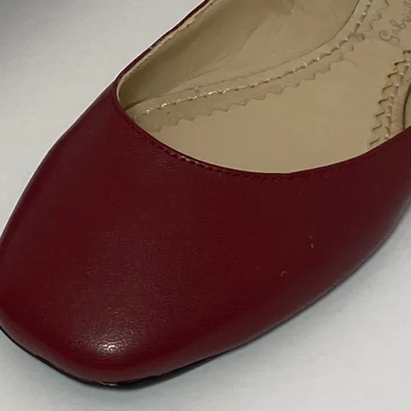 NEW Women's Leather Flats Size: 5.5