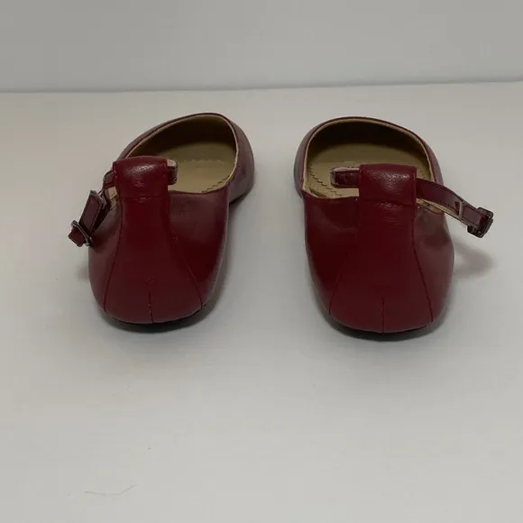 NEW Women's Leather Flats Size: 5.5