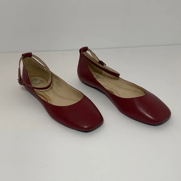 NEW Women's Leather Flats Size: 5.5