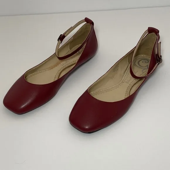 NEW Women's Leather Flats Size: 5.5