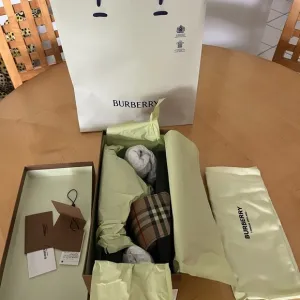 NIB AUTHENTIC Burberry Furley Black Rubber Vintage Beige Vintage Sandal