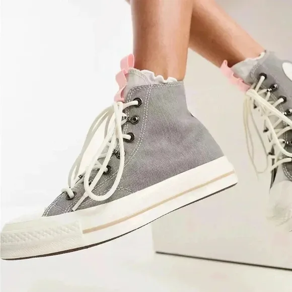 NIB Converse Chuck 70 Sneakers in Gray and Pink Women’s Sz 5.5