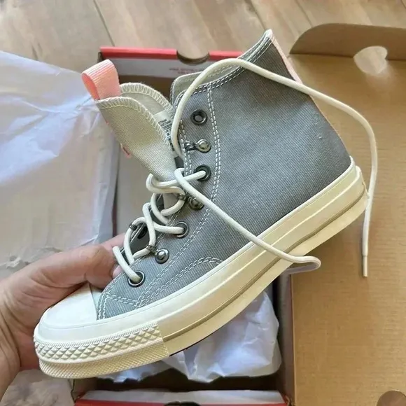 NIB Converse Chuck 70 Sneakers in Gray and Pink Women’s Sz 5.5