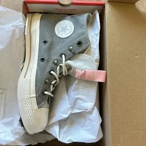 NIB Converse Chuck 70 Sneakers in Gray and Pink Women’s Sz 5.5