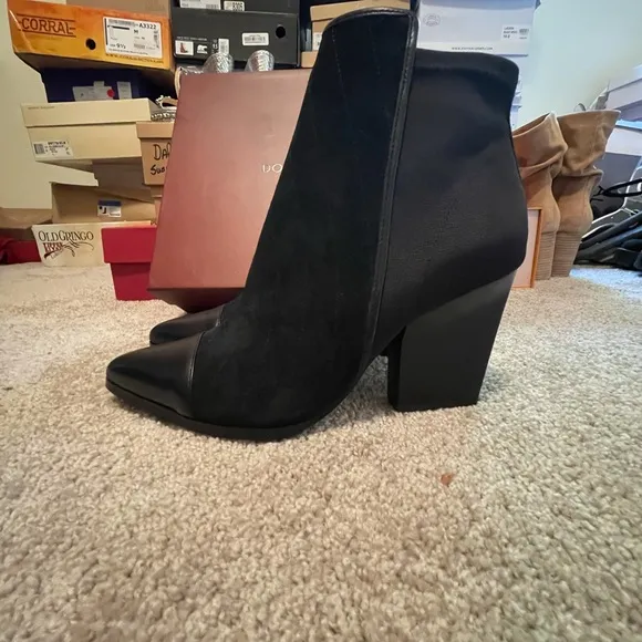 NIB DONALD PLINER BLACK VALDEZ BOOTIE BLACK 10