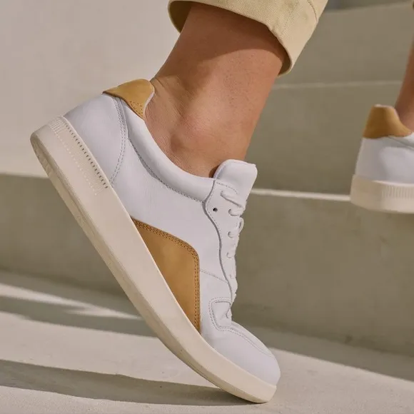 NIB Everlane The ReLeather Court Sneakers in White/Mustard Size W13 M11