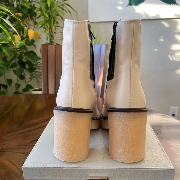 NIB Free People James Chelsea White Cream Black Leather Boots Size 7.5-8 /EU 38