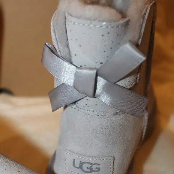 NIB‎ UGG WOMEN'S METALLIC BAILEY BOW MINI SUEDE SHEARLING LINED ANKLE BOO…