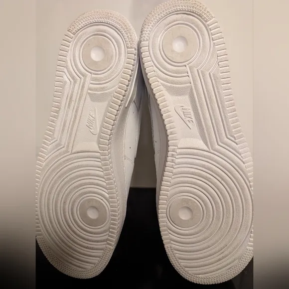 Nike Air Force 1’07 Triple White Low Sneakers Men's Size 12 Like New MSRP $115