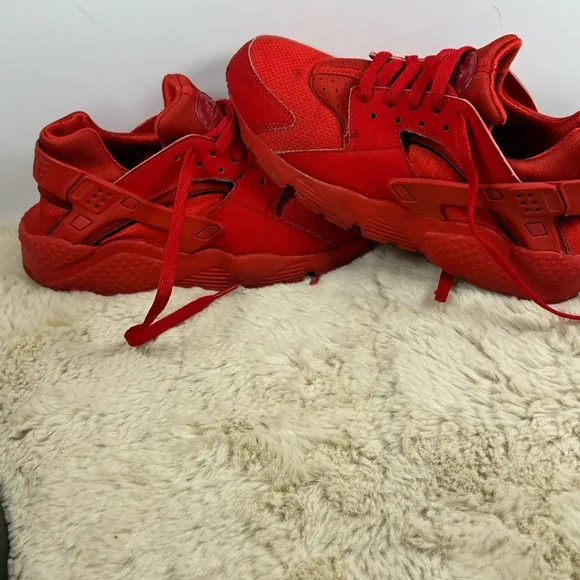 Nike Air Huarache Run (GS) Triple Red 654275-600 Size 7Y