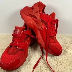 Nike Air Huarache Run (GS) Triple Red 654275-600 Size 7Y