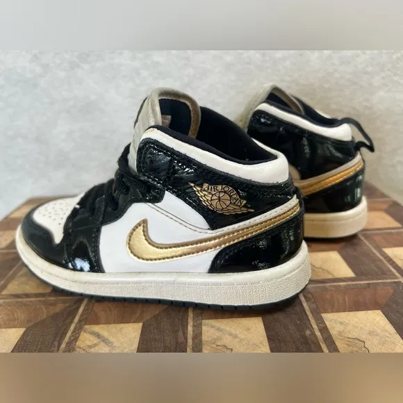 Nike Air Jordan Retro 1 Mid Sneakers  12C Black Metallic Gold BQ6932-007