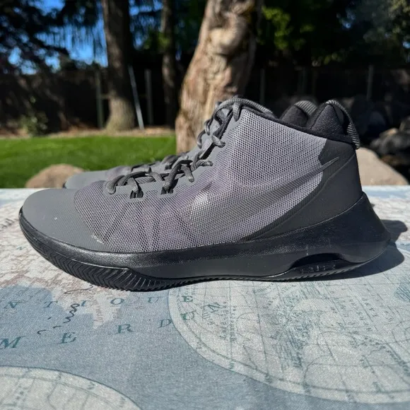 Nike Air Versatile Basketball Sneakers Shoes Men 10.5 Gray 852433-002 Athleisure