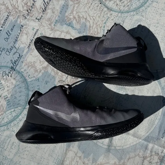 Nike Air Versatile Basketball Sneakers Shoes Men 10.5 Gray 852433-002 Athleisure