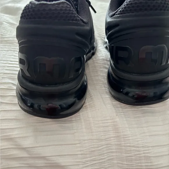 Nike AirMax Black Sneakers with Mesh Upper and Durable Sole