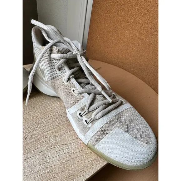 Nike Kyrie Basketball Sneakers – Size 5.5Y Youth – Gray/White