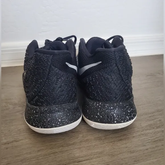 Nike Kyrie Irving Black Ice Mid-Top Basketball Sneakers Kids Youth Size 6Y