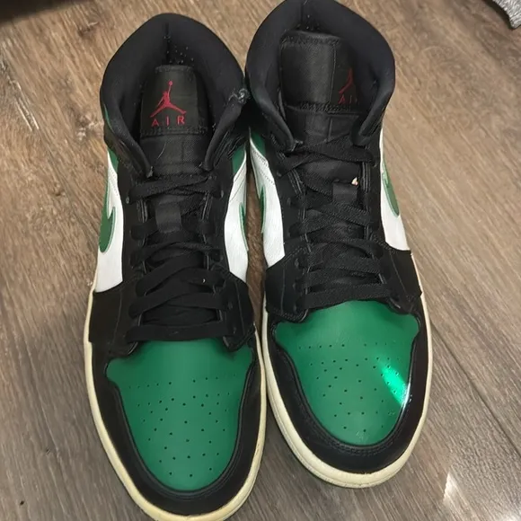 Nike Men's Green and Black Sneakers
