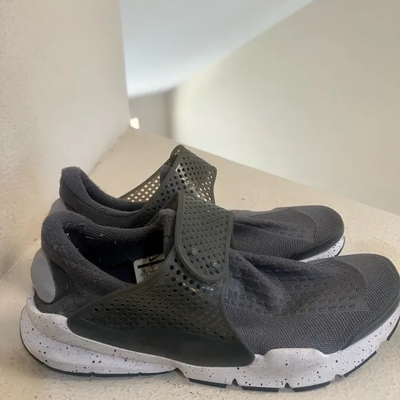 Nike Men's Sock Dart Grey/White  Fashion Shoe Sneakers‎ Size 10