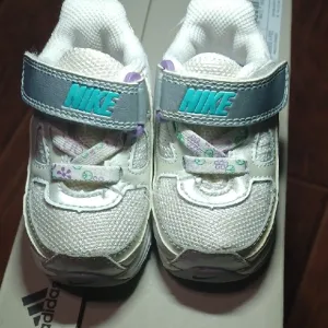 Nike Vintage 09' White and Gray Sneakers with Velcro Closure