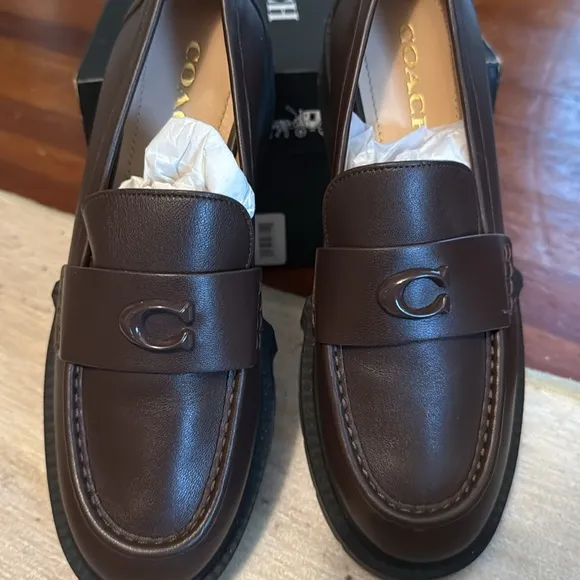 NWB Coach Women’s Leah Loafer. 8.5 B maple color