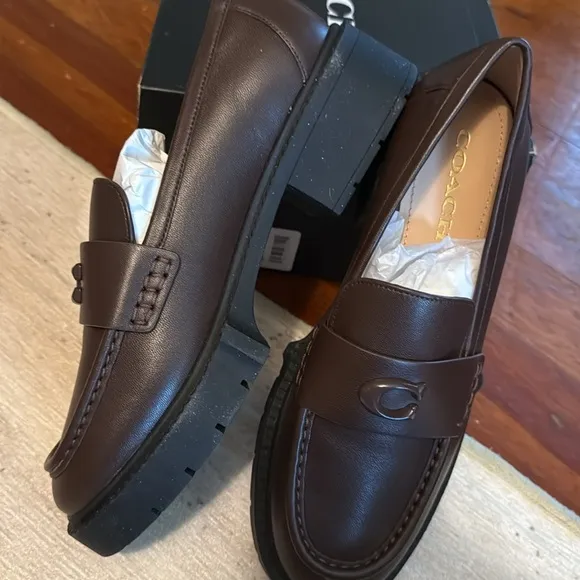 NWB Coach Women’s Leah Loafer. 8.5 B maple color