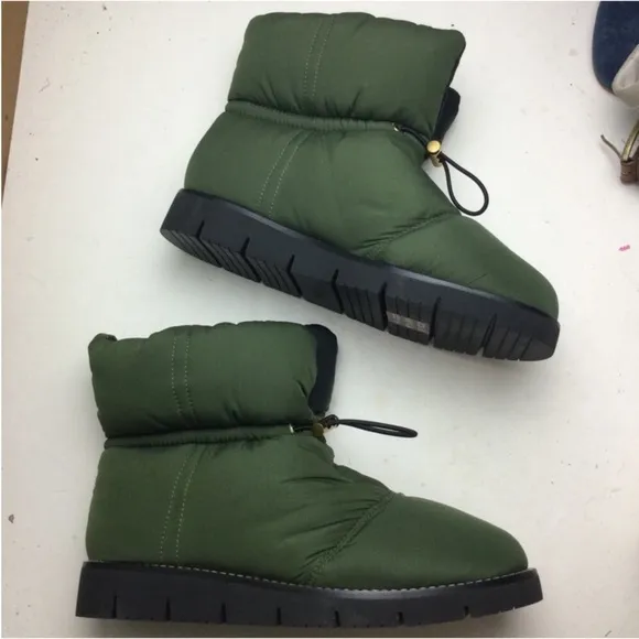 NWOB J Crew Elsa Quilted Puffed Toggle PrimaLoft Green Winter Boots Size 8
