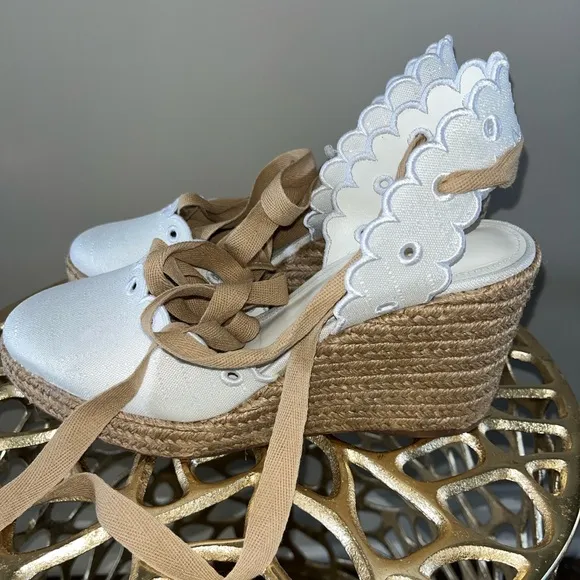 NWOB Larroude Poppy Espadrilles Size 9