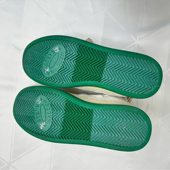 NWOB Steve Madden Women's Roaring Fashion  White/Green  Sneakers Size 9M