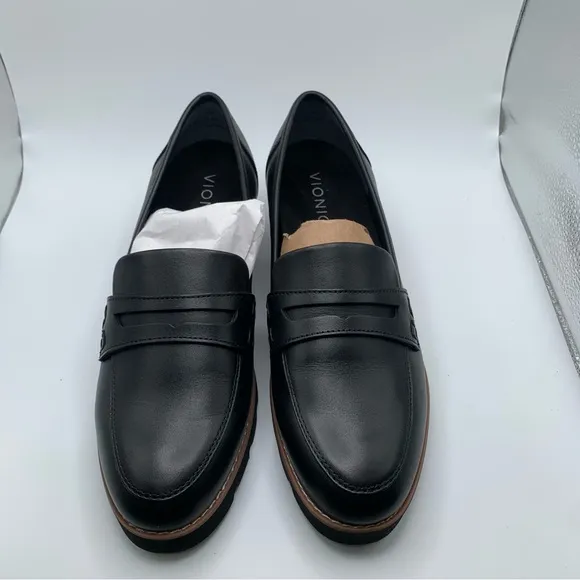 NWOB Vionic Cheryl II Women's black loafers leather size 8 slip on comfort 2418