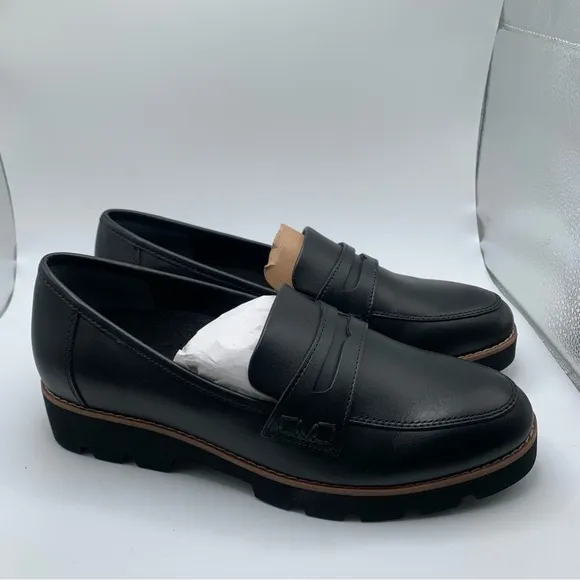 NWOB Vionic Cheryl II Women's black loafers leather size 8 slip on comfort 2418