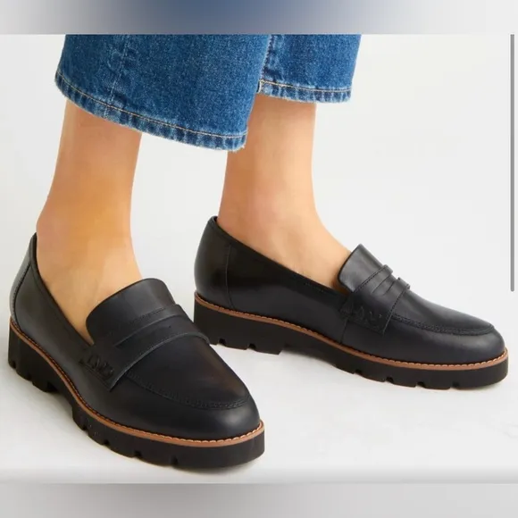 NWOB Vionic Cheryl II Women's black loafers leather size 8 slip on comfort 2418