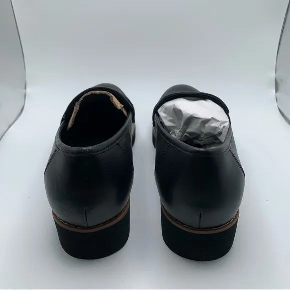 NWOB Vionic Cheryl II Women's black loafers leather size 8 slip on comfort 2418
