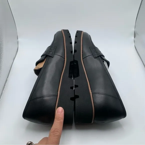 NWOB Vionic Cheryl II Women's black loafers leather size 8 slip on comfort 2418