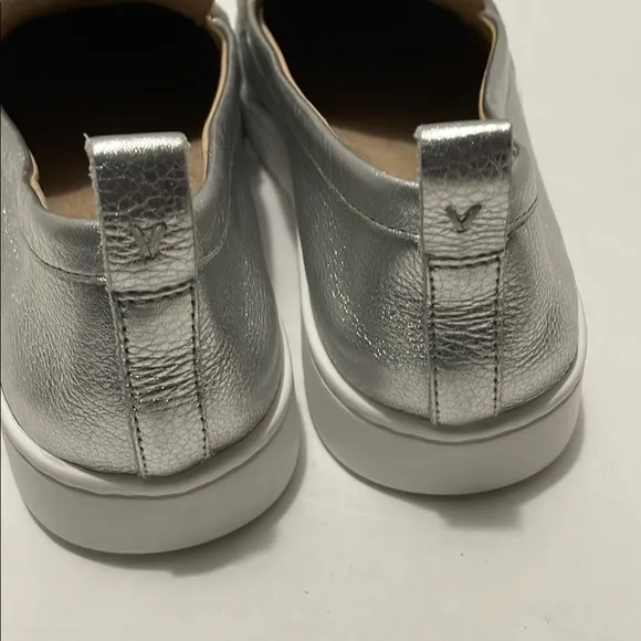 NWOB VIONIC SILVER UPTOWN WOMEN LOAFERS SZ 10M