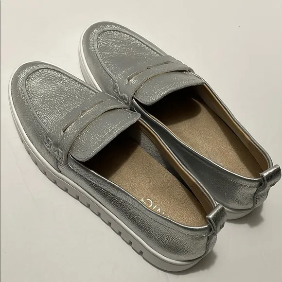 NWOB VIONIC SILVER UPTOWN WOMEN LOAFERS SZ 10M