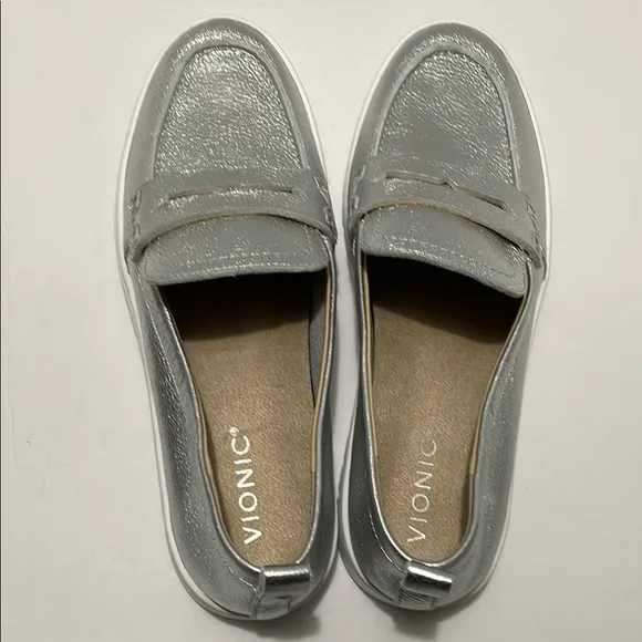 NWOB VIONIC SILVER UPTOWN WOMEN LOAFERS SZ 10M