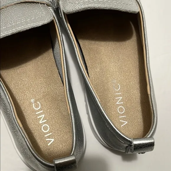 NWOB VIONIC SILVER UPTOWN WOMEN LOAFERS SZ 10M
