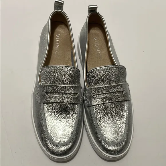NWOB VIONIC SILVER UPTOWN WOMEN LOAFERS SZ 10M