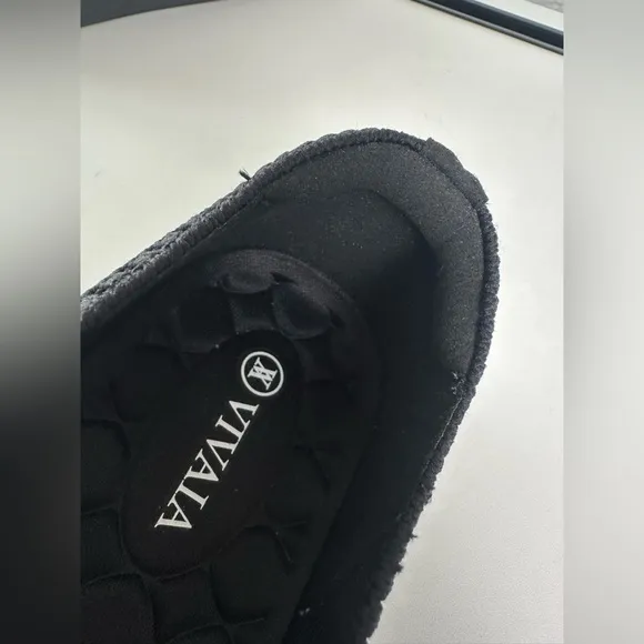 NWOB** Vivaia Lightweight Pointed-Toe Mary-Jane Flats Washable Black Size 40.5