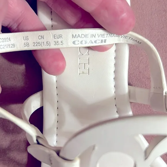 🔥NWOT Coach womens NCO like new cream/white sandals flats is size five 5.5