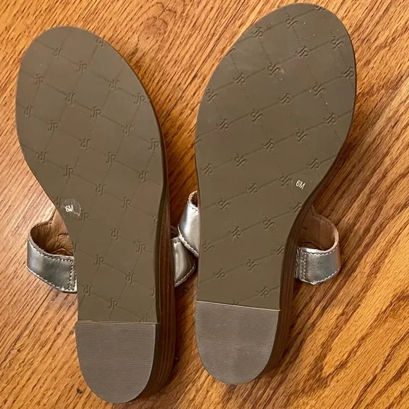 NWOT Jack Rogers Slides, Platinum