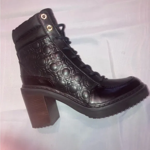 🔥NWOT🔥 Louise et Cie Vamba Black Geometric Quilted Leather Platform Boots W6.5