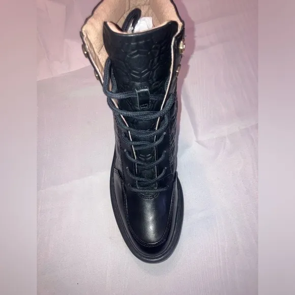 🔥NWOT🔥 Louise et Cie Vamba Black Geometric Quilted Leather Platform Boots W6.5