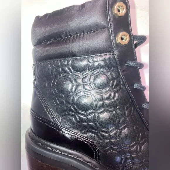 🔥NWOT🔥 Louise et Cie Vamba Black Geometric Quilted Leather Platform Boots W6.5