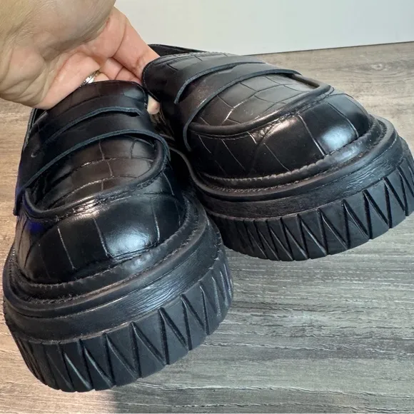 NWOT Schutz Viola Croc Embossed Loafers size 6.5 $118