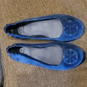 NWOT Tory Burch Perfect Navy Suede Minnie Travel Flats size 6