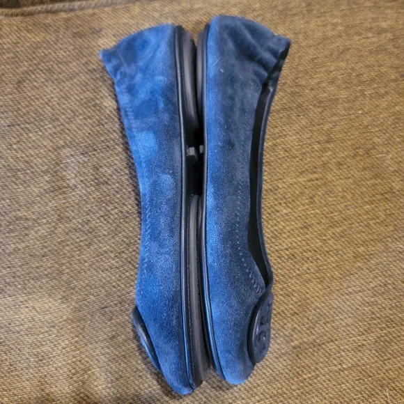 NWOT Tory Burch Perfect Navy Suede Minnie Travel Flats size 6