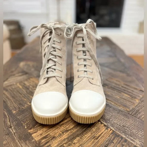 NWOT Vaneli Mage Quilted Lace Up Combat Boots - 9.5