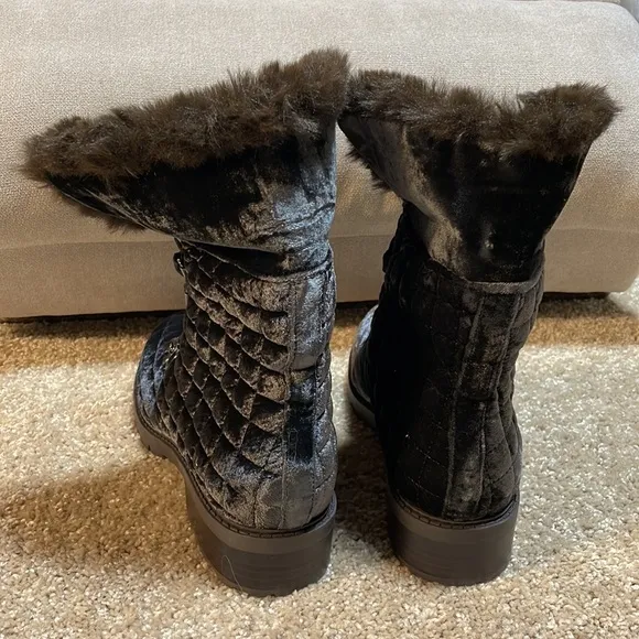 NWT (7.5) Isaac Mizrahi brown fur ankle boots Leanna BM new suede quilted laceup